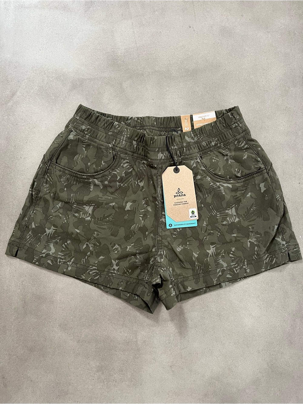 Prana Halle E-Waist Short II Womens Size 2 Evergreen Camo 3” Inseam NWT